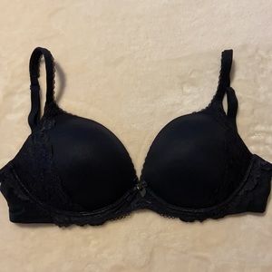 Body by Victoria’s Secret No wire black bra